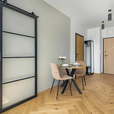 Meissnera Bright In With Parking By Renters Познань