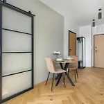 Meissnera Bright In With Parking By Renters פוזנן